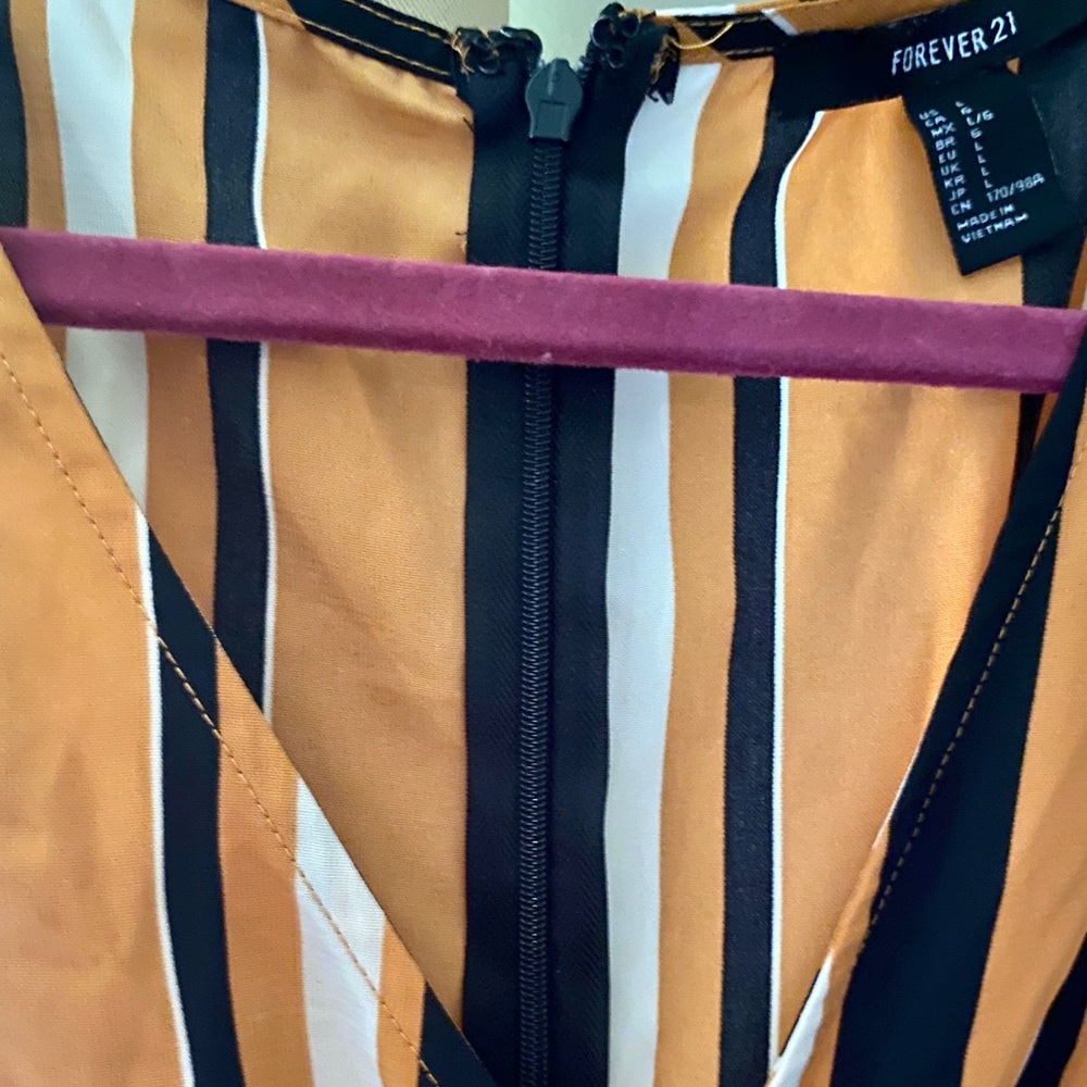 Size Large jumpsuit - Picture 3 of 4